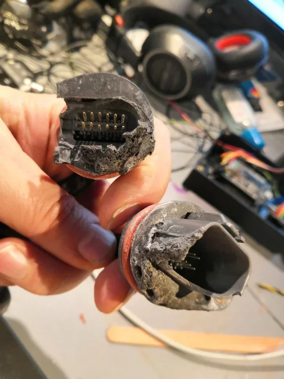 outlander_inverter_connectors.webp