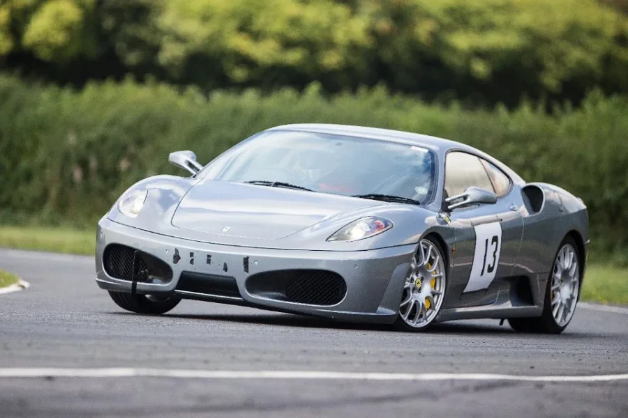 Curb ferarri.webp