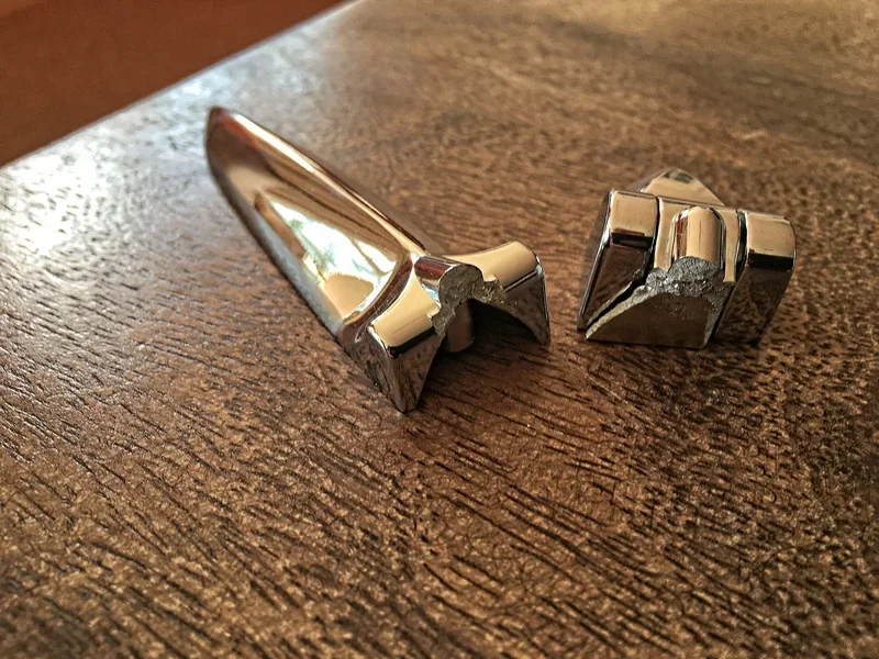 Exterior Build Bling Broken Hinge 120.webp