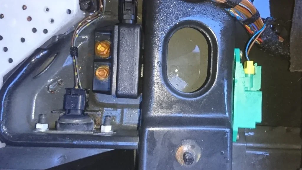 BMW Z3 Sensors under carpet. Yaw acceleration  (2).webp