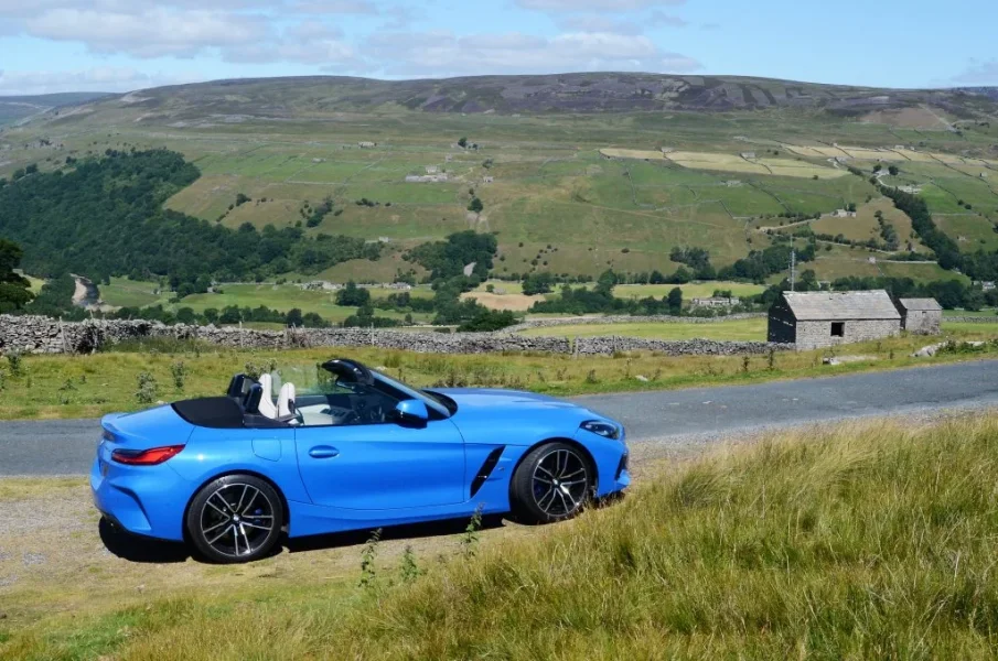 Blue, moors at Keld.webp