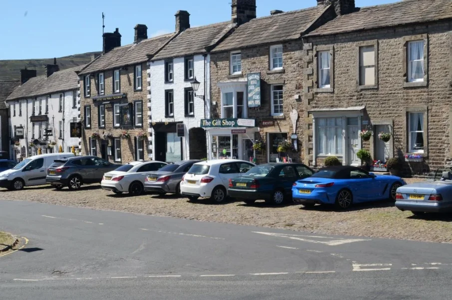 Reeth shops.webp