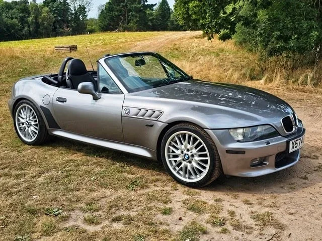 2000-bmw-z3-67ed2f2502ff1.webp