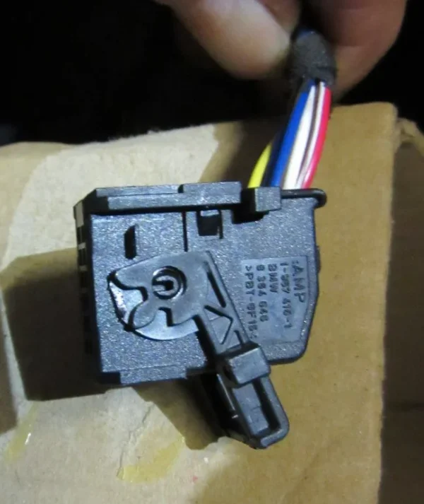 0.  12-pin Connector.webp