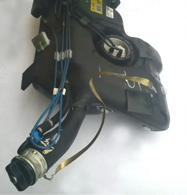 Z3 Fuel Tank 2.webp Z3 Fuel Tank 2.webp