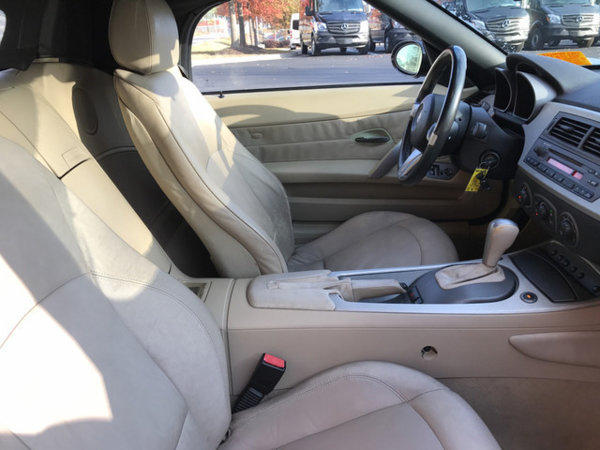 2004 Z4 interior view 2.jpg