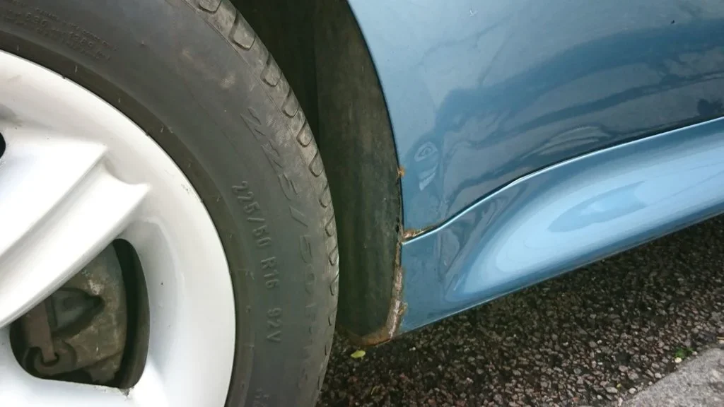 z3 offside rear wing and sill.webp