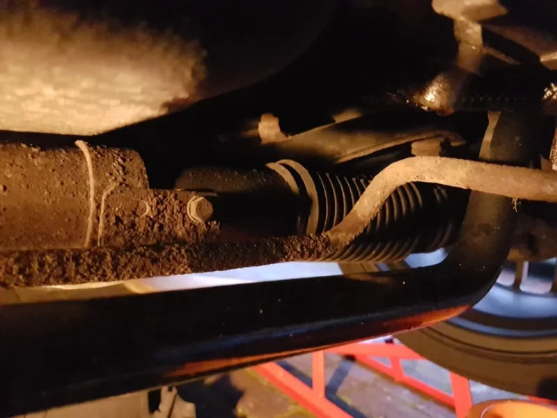 Power steering pipe rusted needs replacment other end of pipe 2.2 2001  z3.webp